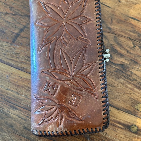 Hand tooled wallet - Picture 3 of 3